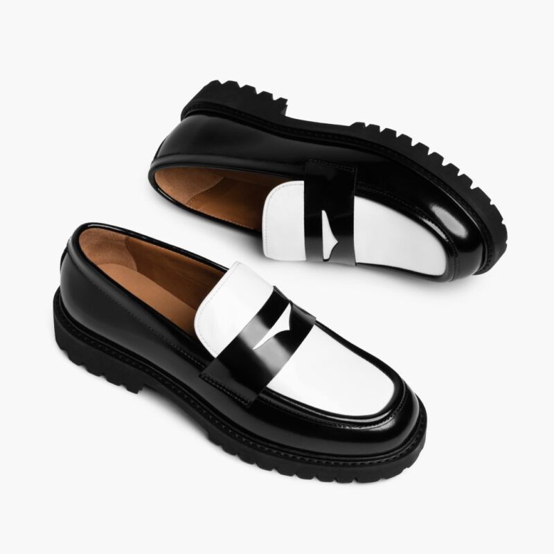 Laceless formal shoe