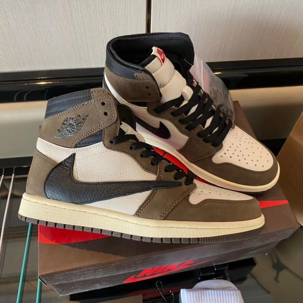 Jordan 1 Retro High Travis Scott