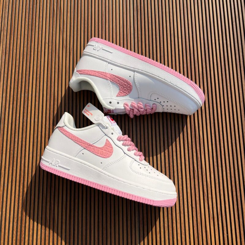 Women Nike Air Force 1 in pink